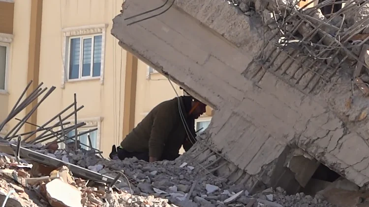 "רק שיצאו בחיים": דיווח מיוחד ממוקד רעידת האדמה בטורקיה