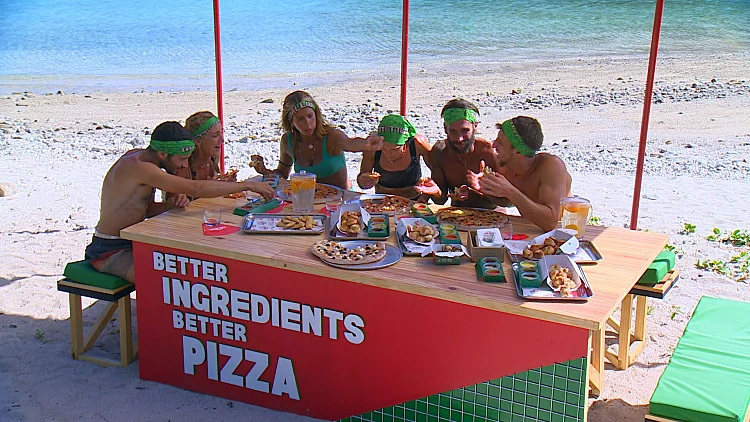 פה גדול: השורדים טורפים פיצות של פאפא ג'ונס