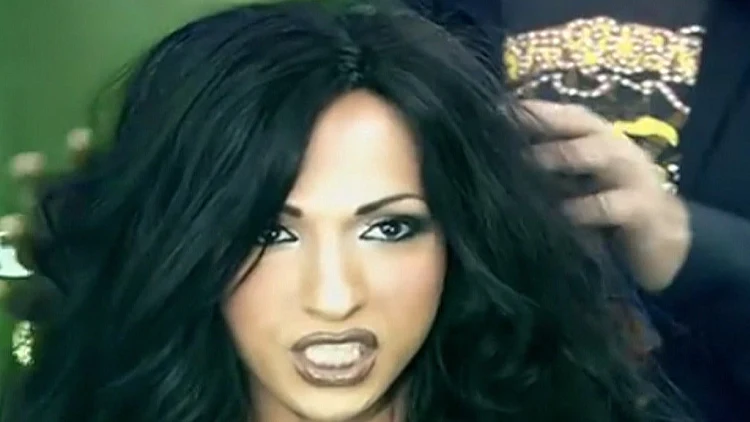 הסוד של דנה אינטרנשיונל: הילדות בצל האב האלכוהוליסט נחשפת