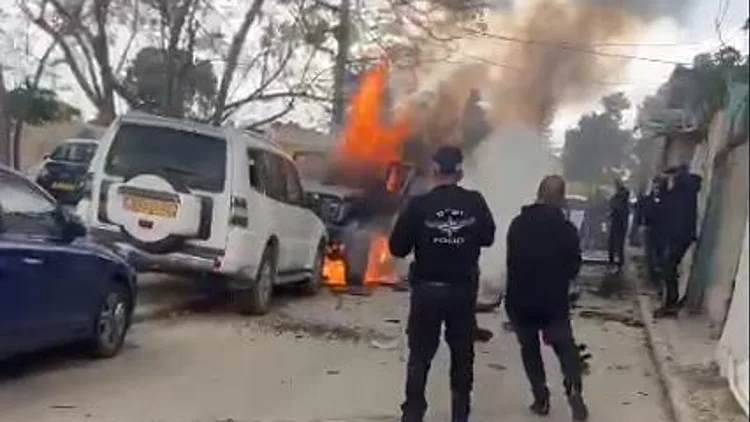 חשד לחיסול: גבר נהרג בפיצוץ רכב בלוד