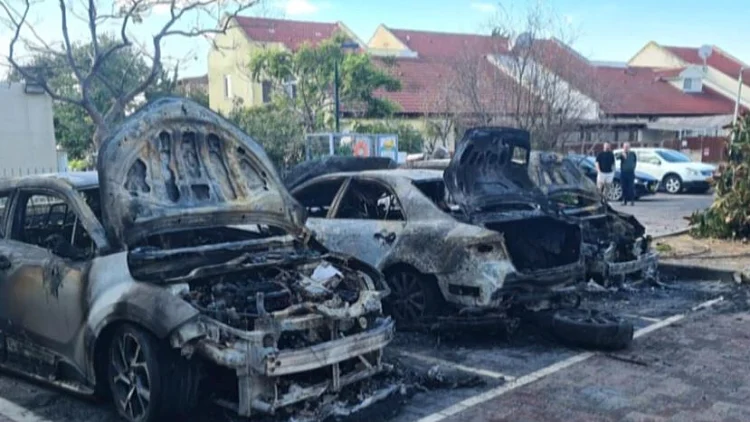 "עשרות רכבים שעולים באש": הפירומן שמשגע את אור עקיבא