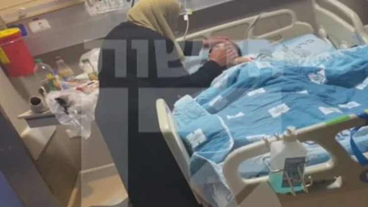 זעם במשטרה: אם המחבל בן ה-13 הורשתה לבקרו בבית החולים
