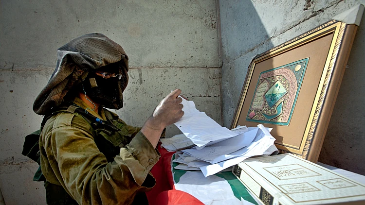 חייל מהיחידה המבצעית של 8200