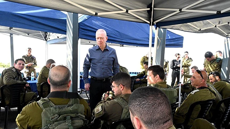 שר הביטחון גלנט בשיח לוחמים עם חיילי ומפקדי גדוד המילואים 363