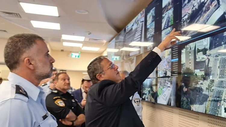 גורמים משפטיים על ה"הוראות" למשטרה: בן גביר חורג מסמכותו