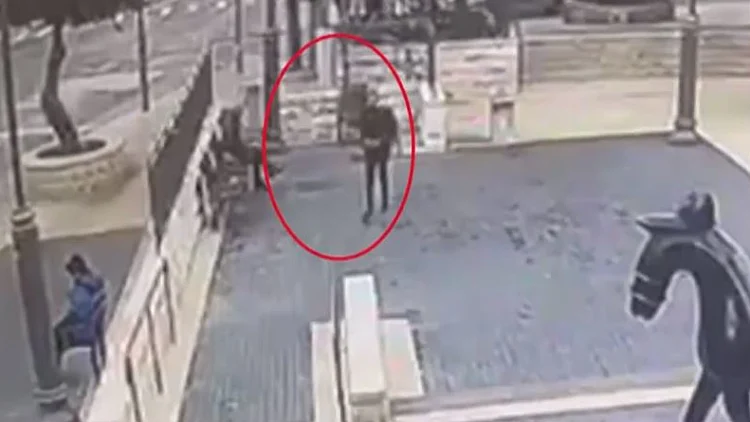 לאור יום, בשירותים ציבוריים: תושב מזרח י-ם חשוד באונס צעירה