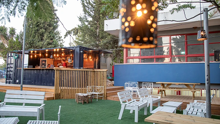 אלפא פאב - אלפי מנשה