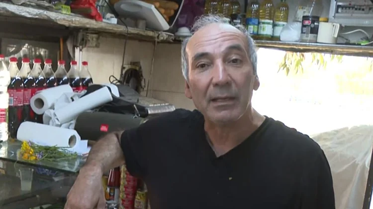המאבק של בעל הדוכן שמאכיל חיילים בדרום כבר יותר מ-20 שנה