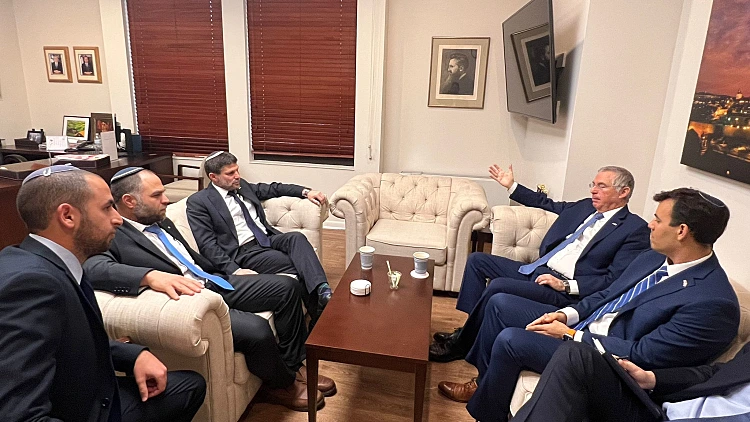 אחרי המחאה נגדו: סמוטריץ' נועד עם השגריר בוושינגטון