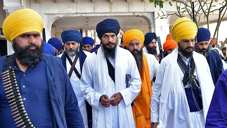 אמריטפאל סינג ותומכיו הודו פנג'אב