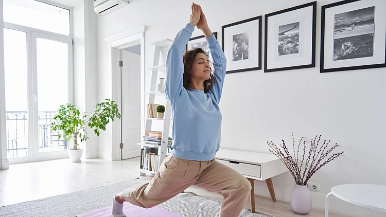 Fit,healthy,young,woman,doing,pilates,yoga,exercise,fitness,training