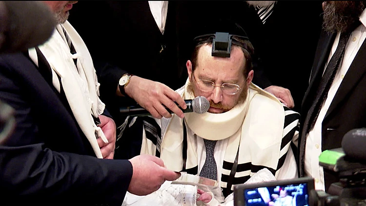 מהול בעצב: משפחת פאלי שאיבדה את שני בניה בפיגוע חוגגת ברית