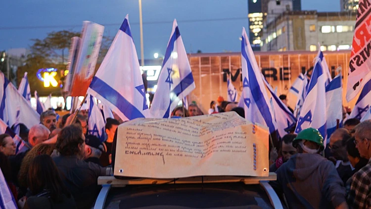 יום השיתוק הלאומי: איילון נחסם לשעתיים, זיקוקים נורו בבני ברק