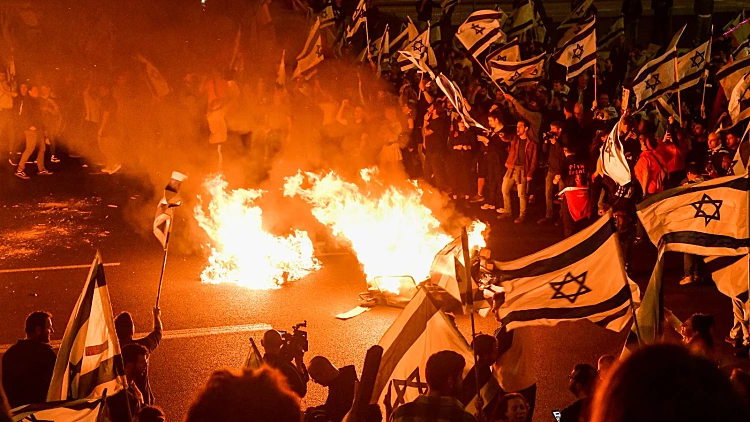 "שבוע השיתוק": המונים הפגינו ברחבי הארץ, נתיבי איילון נחסמו