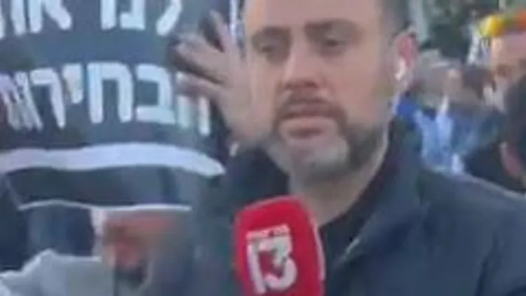 המשטרה חוקרת את תקיפת צוות חדשות 13 על-ידי "לה-פמיליה" בי-ם