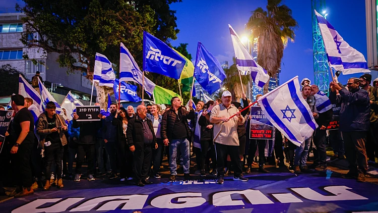 רבבות הפגינו בעד הרפורמה בת"א, איילון נחסם לשעתיים