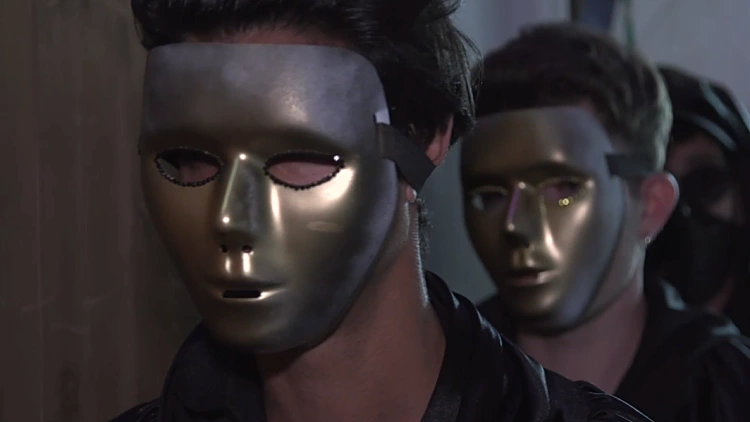 המסיבות הסגורות, הכסף הקל והמחיר הכבד: החשפנים מדברים