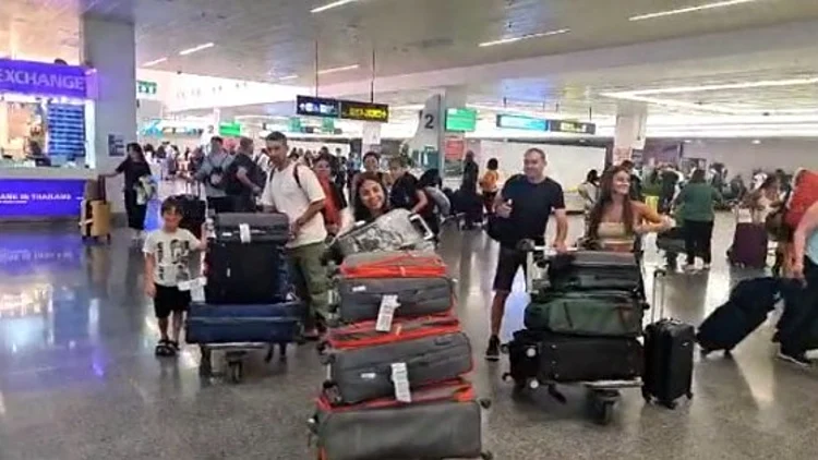 כ-300 נוסעי אל על תקועים בפוקט: "הסתובבנו בלילה לחפש מלון"