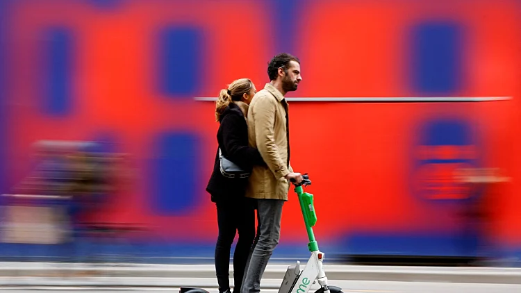 נקבע במשאל עם: תושבי פריז נגד השכרת קורקינטים חשמליים בעיר