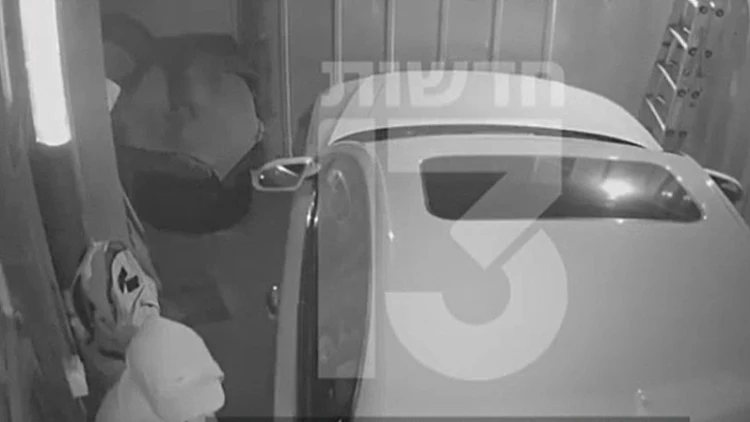 תיעוד בלעדי: כך ניצל בכיר במשפחת פשע מפיצוץ מטען ברכבו