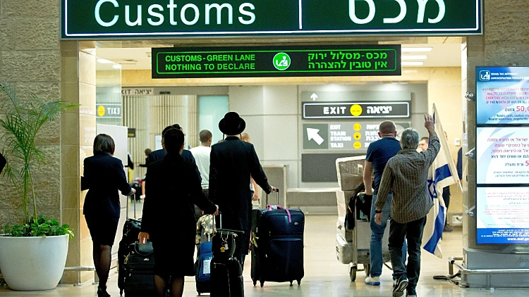 בודקי מכס בנתב"ג