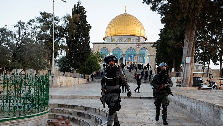 גלנט בעד - המשטרה נגד: נתניהו טרם אישר עליית יהודים להר הבית