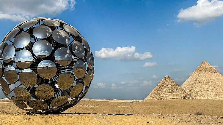 קהיר תערוכה בפירמידות