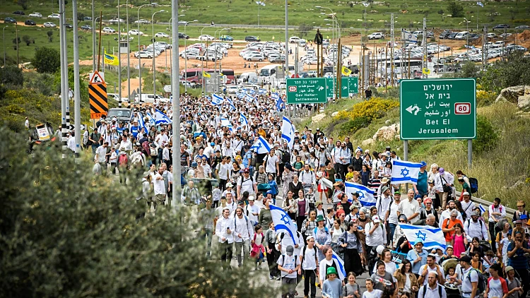 בצל ההסלמה, תחת אבטחה כבדה: עשרות אלפים צעדו לאביתר