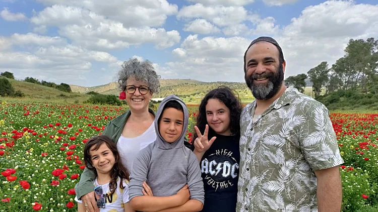 הזוגות המעורבים, חילונים ודתיים, שמראים שאפשר להסתדר למרות השוני