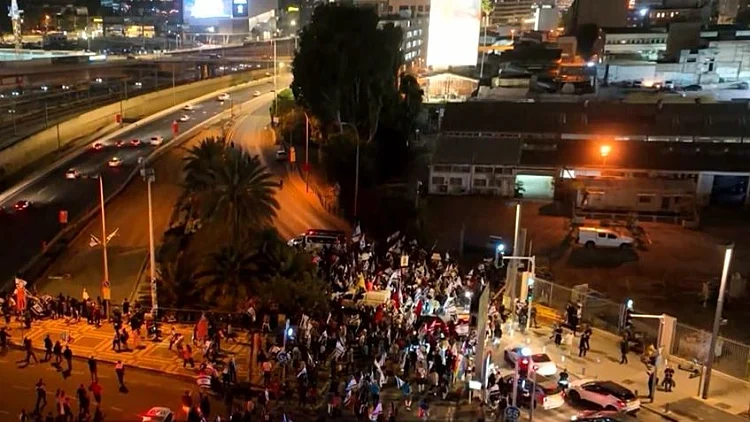 ההצהרה - והמחאה: נאום נתניהו שוב הוציא את המפגינים לרחוב