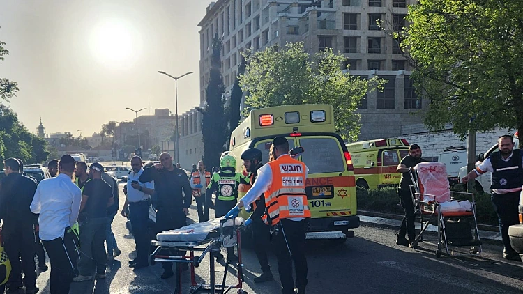 פיגוע בי-ם: 2 גברים נפצעו בינוני מירי, המחבל נמלט