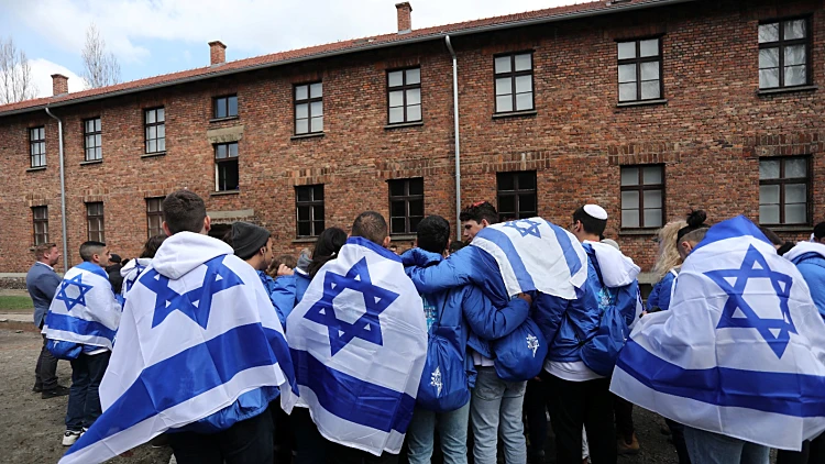 בני נוער במצעד החיים בפולין