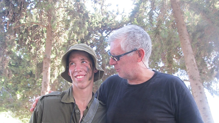 אביו של עמית ז"ל: "ממשלת ההרס הדירה אותי, שלחה אותי לעזאזל"