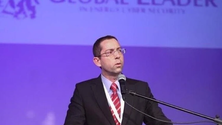 פרופסור גל לופט