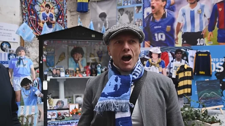 העיר שחיה כדורגל: סיפורה של נאפולי לקראת האליפות הנחשקת