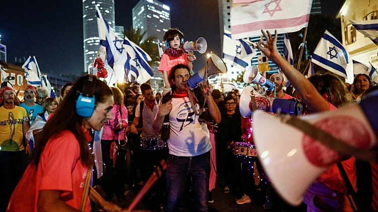 עם "משואת הדמוקרטיה": רבבות ב"מסיבת עצמאות" בקפלן