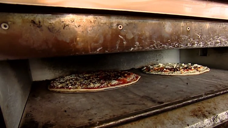 משניצל ועד פיצה: איך הפכו מאכלים בינ"ל למאכלים הכי ישראלים?