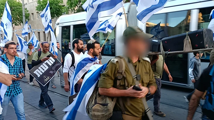 הקצין בהפגנת הימין