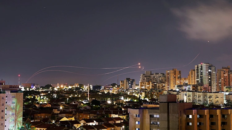 עשרות רקטות נורו במהלך הלילה; דובר צה"ל: "חזרה מלאה לשגרה"