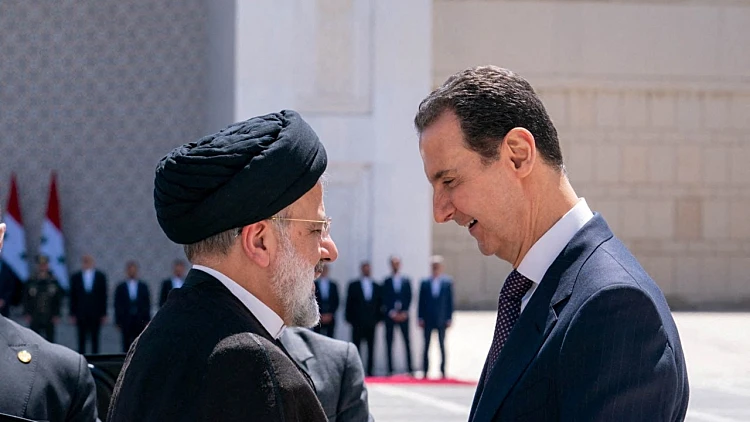 לראשונה מזה 13 שנה: נשיא איראן נחת בסוריה ונפגש עם אסד