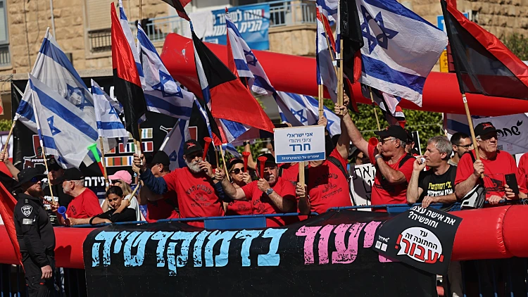 לקראת "ליל הביזה": מפגינים עוכבו מחוץ לכנסת, נאום ברקת שובש