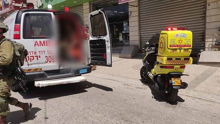 חשד לפיגוע בחווארה: לוחם נפצע קל מדקירה, המחבלת נוטרלה