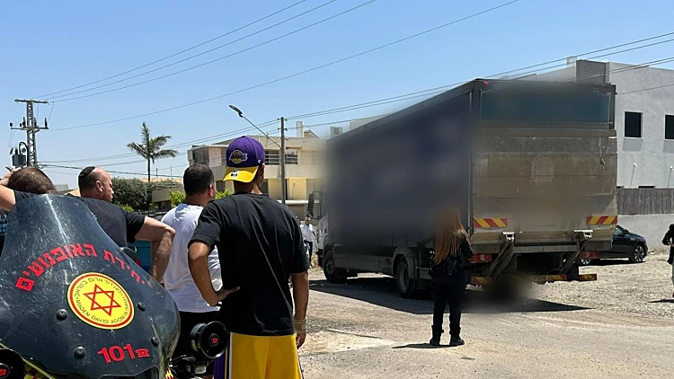 זירת התאונה בה נהרג הילד בחבל יבנה