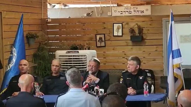 בן גביר בביקור בתחנת המשטרה ברהט