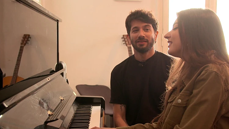 היוניקורן שלה: היוצרת מאחורי הלהיטים של נועה קירל ורן דנקר