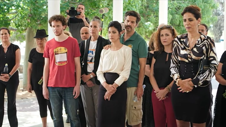 ויקי ואני, עונה 1, פרק 1: "דגם ודוגמה"