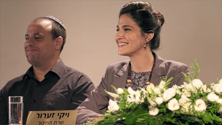 ויקי ואני, עונה 1, פרק 2: "המורה של המדינה"