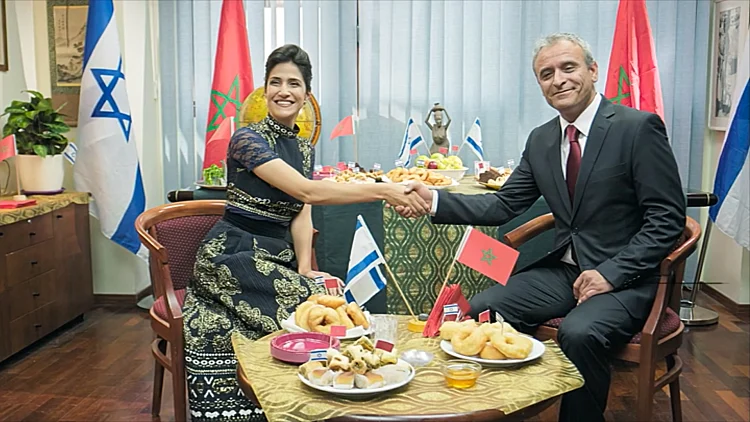 ויקי ואני, עונה 1, פרק 3: "נשארו אנשים שאוהבים אותך?"