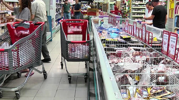 "לא רואים את הסוף": הישראלים שקורסים תחת יוקר המחיה