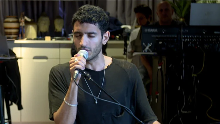 תמיר גרינברג מארח את טיפקס בקיסריה - ומדבר על האירוויזיון